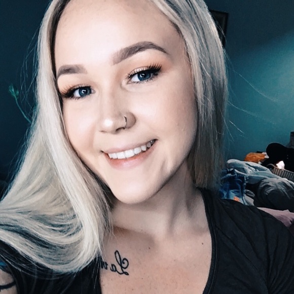 Meet your Posher, Brook - Picture 1 of 1